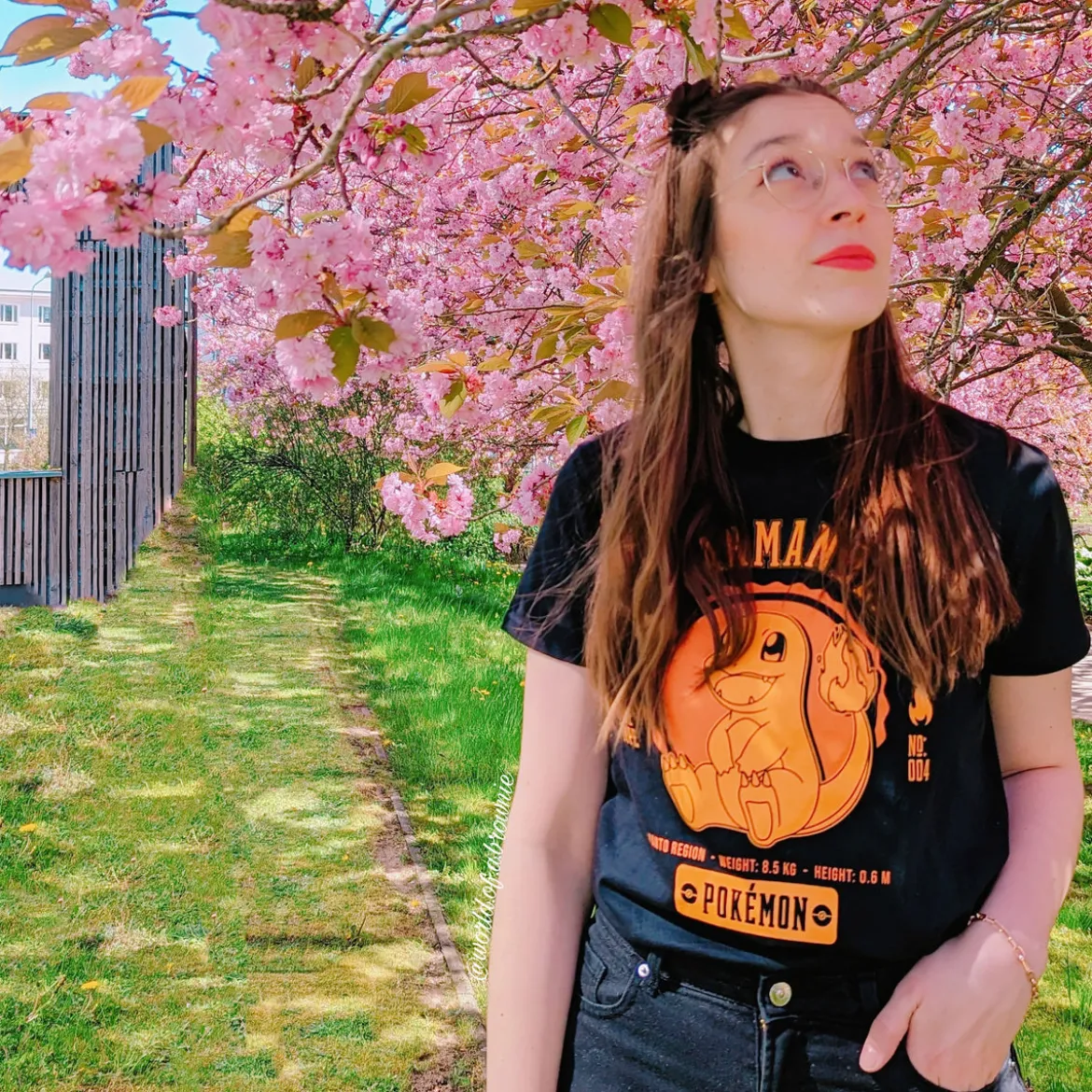 Pokemon - Glumanda College T-Shirt schwarz