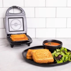 Pokemon - Pokeball Sandwichmaker