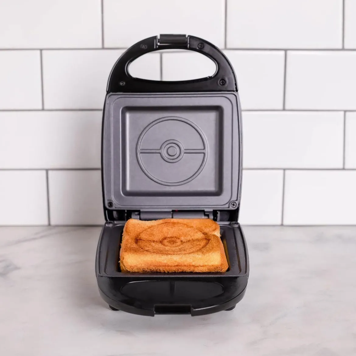 Pokemon - Pokeball Sandwichmaker