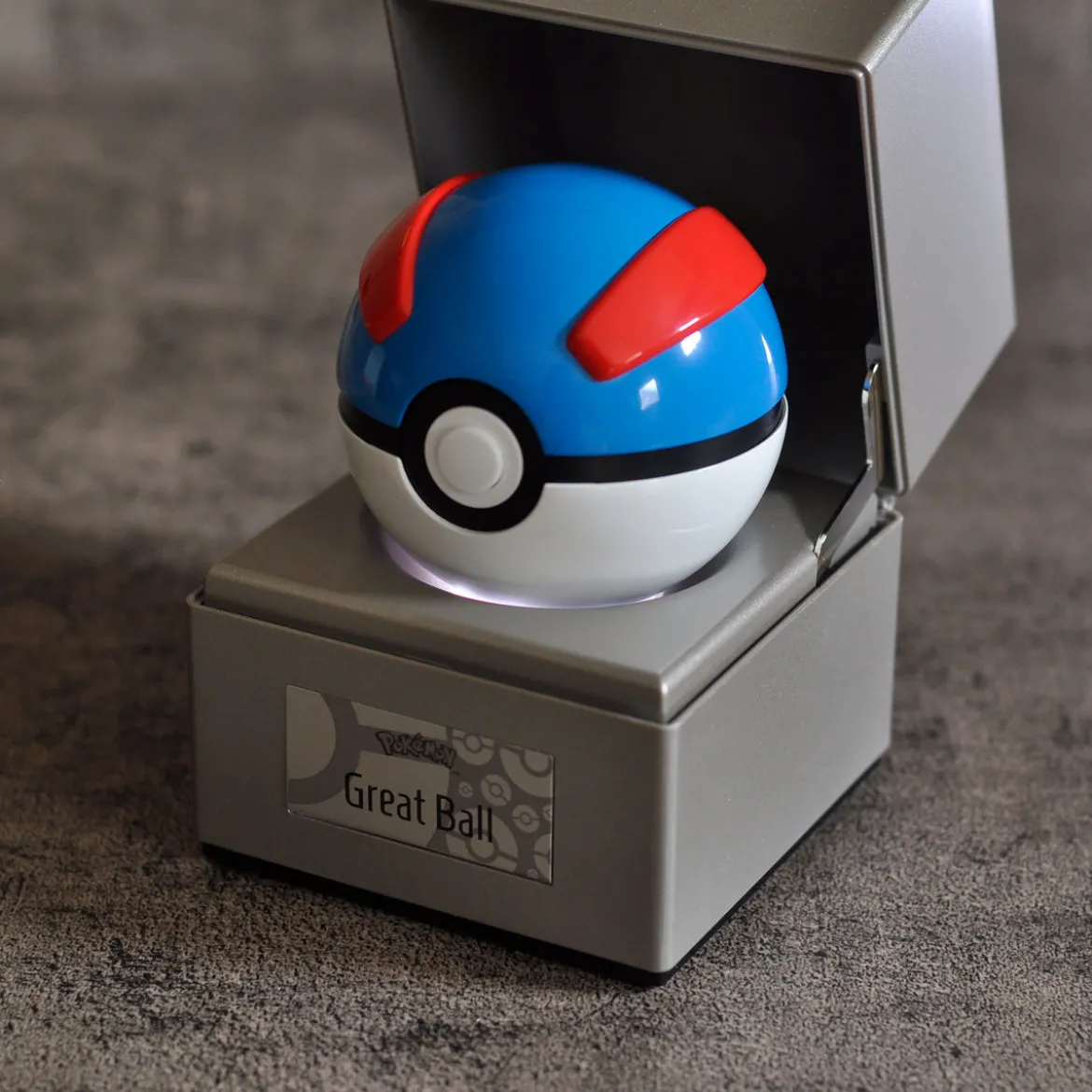 Pokemon - Superball Replik mit Licht