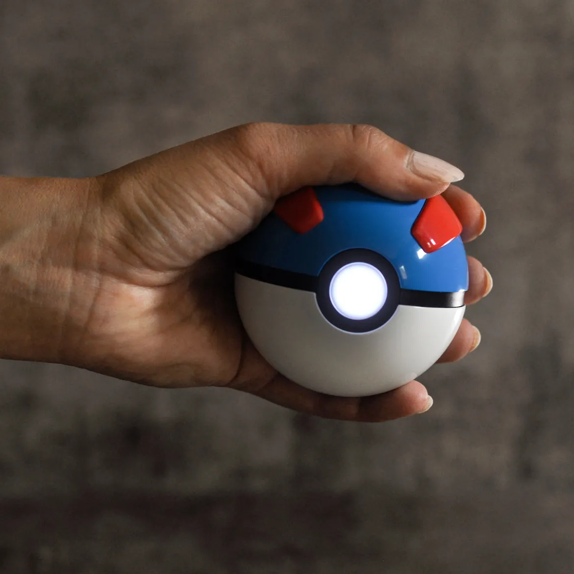 Pokemon - Superball Replik mit Licht