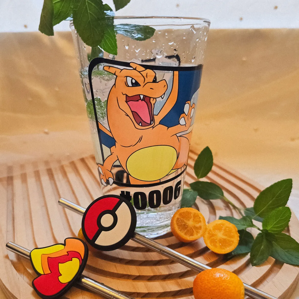 Pokémon Glas Tumbler mit Trinkhalmen Glurak 480 ml