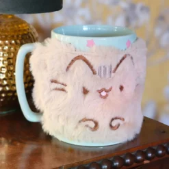 Pusheen - Tasse mit Plüschüberzug