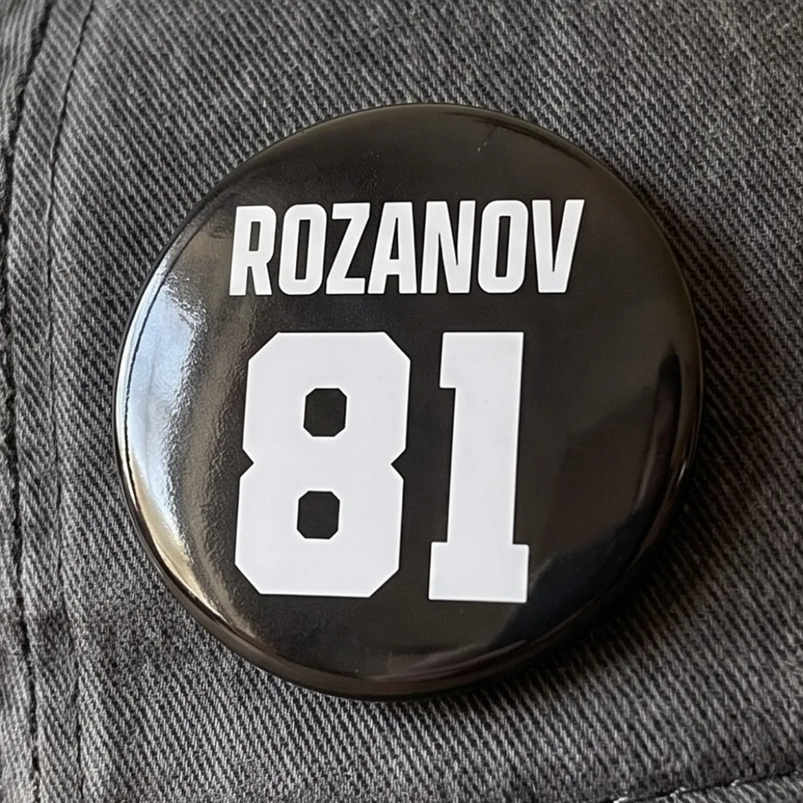 Rozanov Button für Heated Rivalry Fans