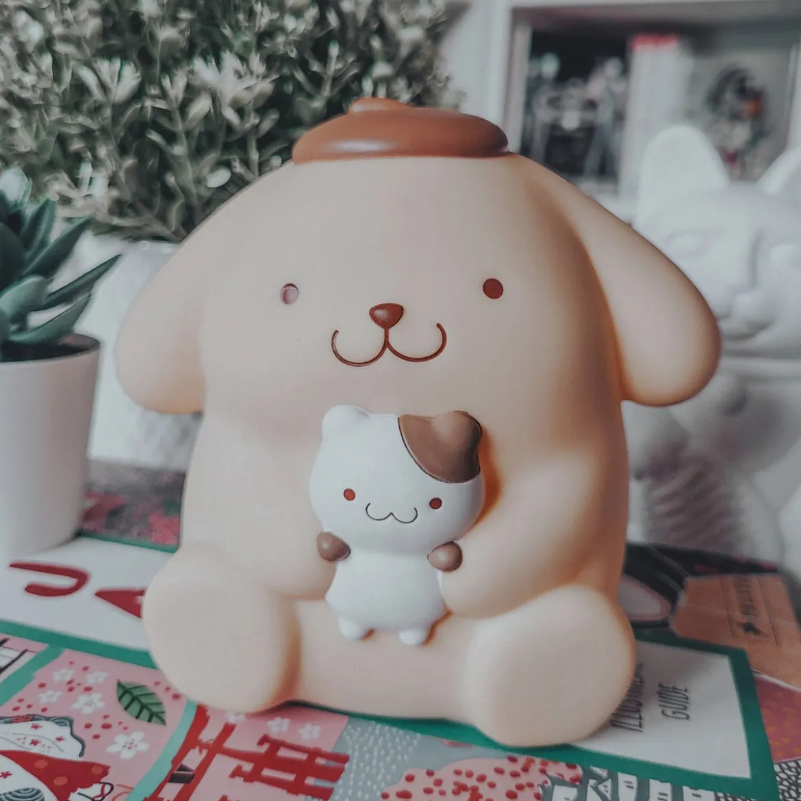 Sanrio - Pompompurin Sofvimates Figur