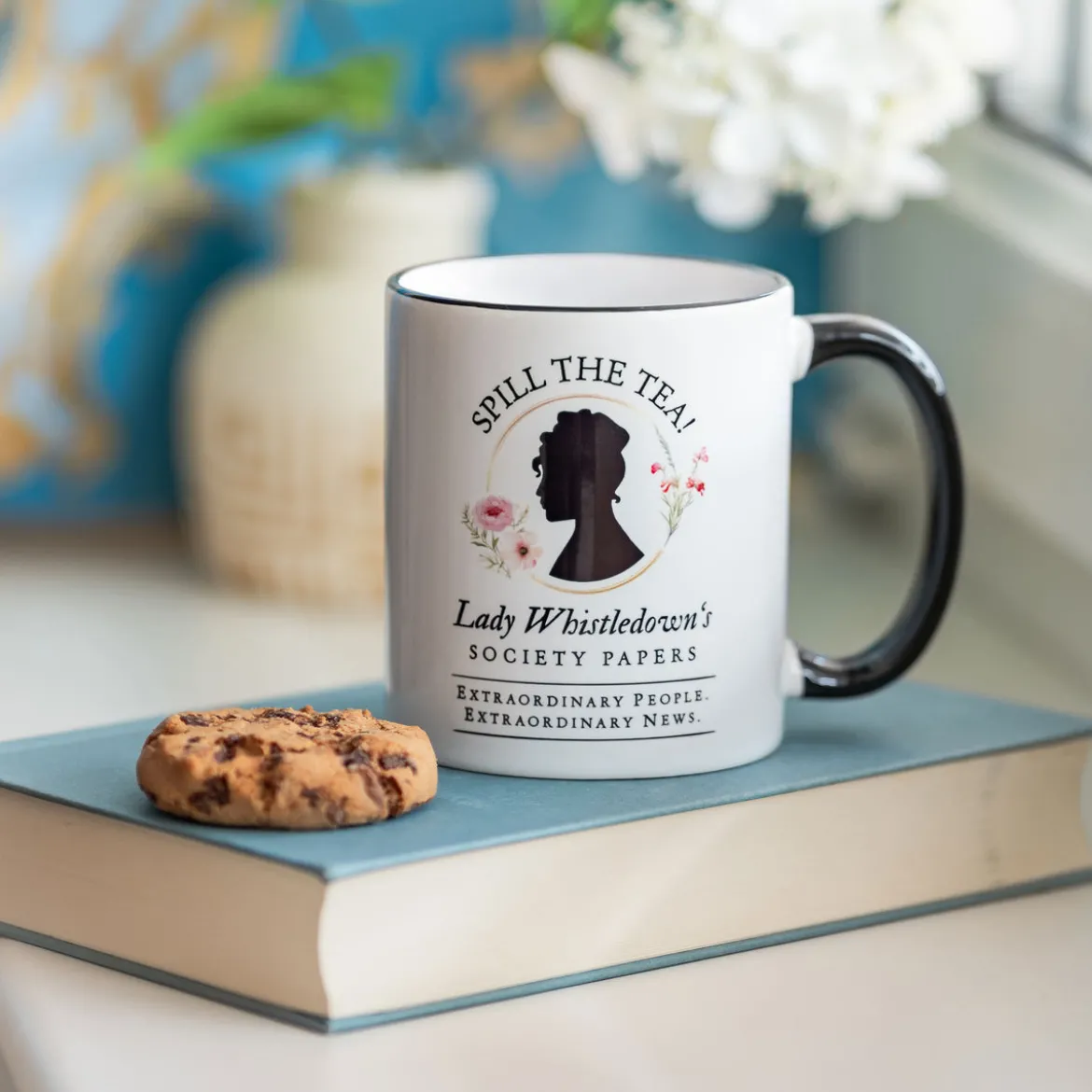 Spill the Tea! Society Papers Tasse für Bridgerton Fans