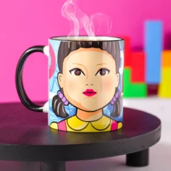 Squid Game - Young-Hee Doll Tasse