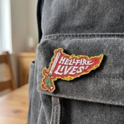 Stranger Things Ansteck-Pin Hellfire Lives Limited Edition
