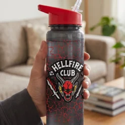 Stranger Things 4 Trinkflasche Hellfire Club