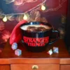 Stranger Things - Upside Down Tasse mit Schablone