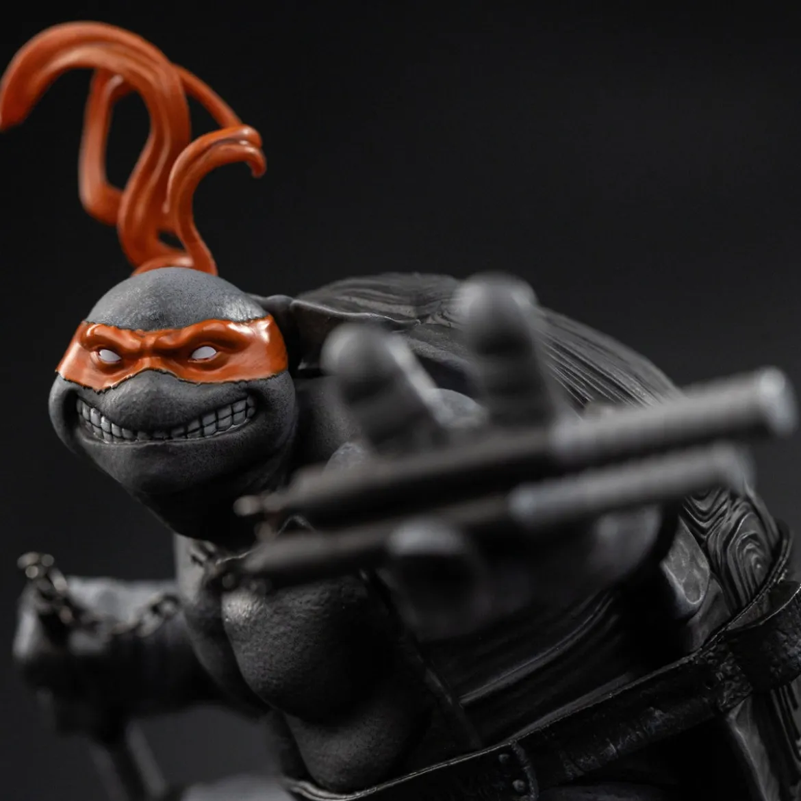 Teenage Mutant Ninja Turtles Art Scale Statue 1/10 Michelangelo Black and White Variant 26 cm heo exclusive