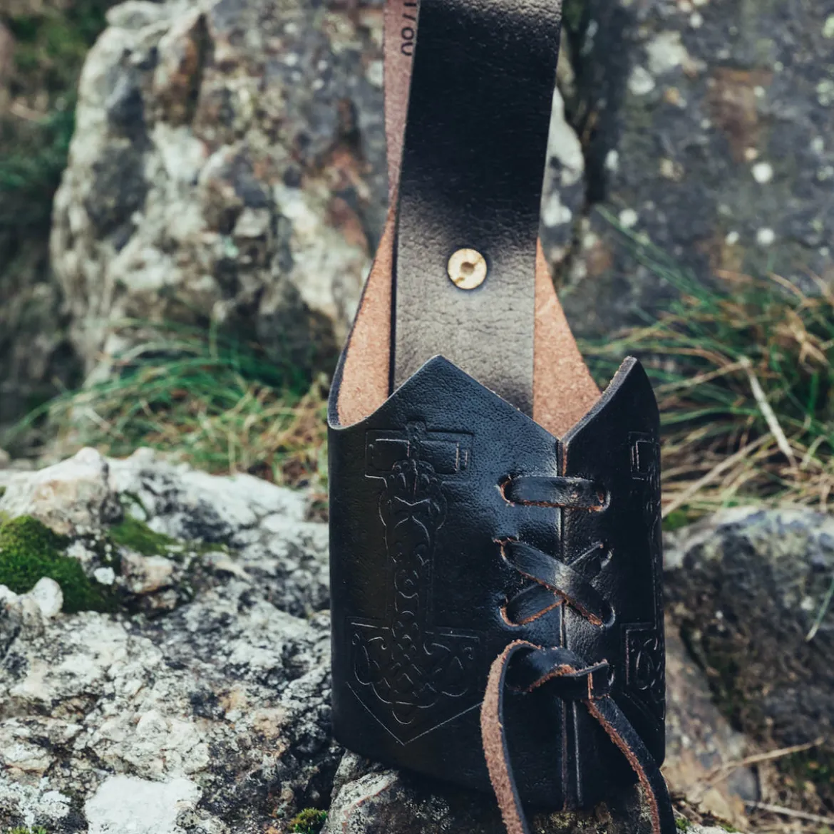 Trinkhorn Halter Thors Hammer schwarz