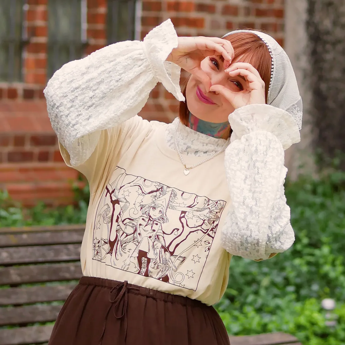 T-Shirt für Coco und Atelier of Witch Hat Fans beige