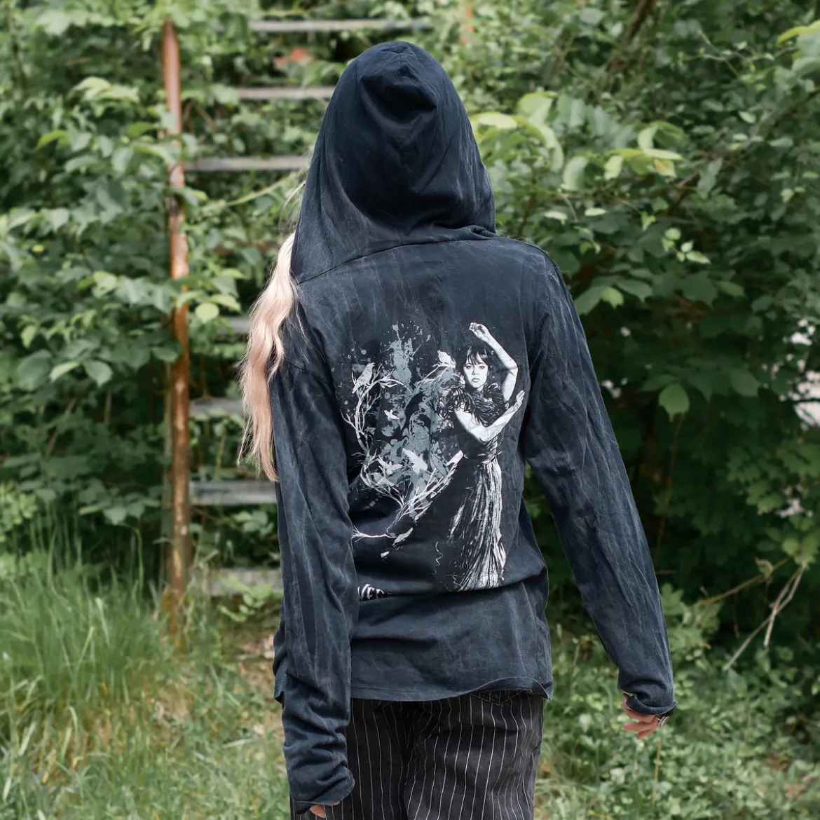 Wednesday - Dance Sweater mit Kapuze