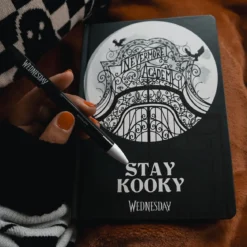 Wednesday - Stay Kooky Notizbuch mit Kugelschreiber
