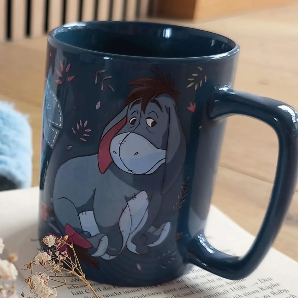 Winnie Puuh - I-Aah Tasse mit Plüschüberzug