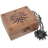 Witcher - Wild Hunt Medaillon mit LED Augen in Geschenkbox